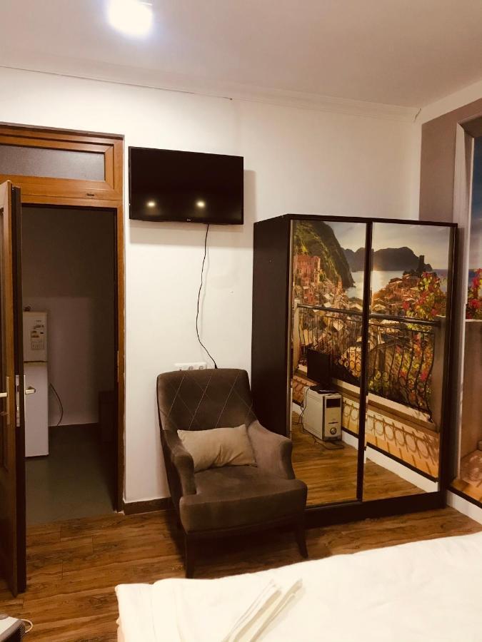 Studio Apartment Near Republic Square Jerevan Exteriör bild